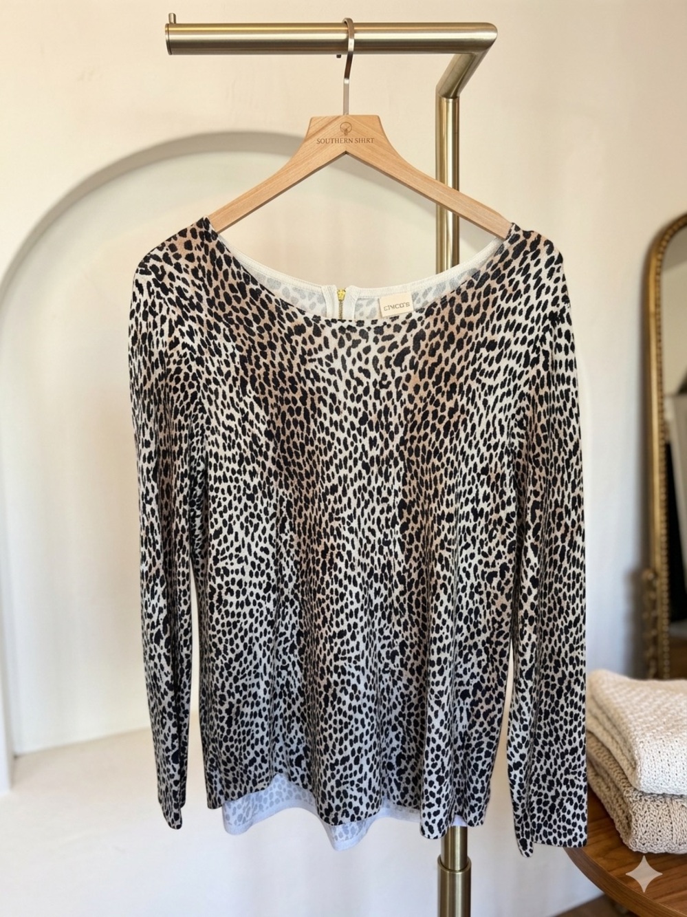 Chico's Cheetah Knit Top • Gold Back Zip • Mob Wife Vibe •‎ Sz 1 Medium